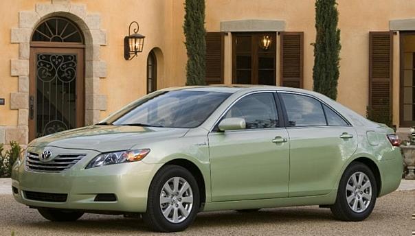 Toyota Camry Hybrid: Die seit Jahren meistverkaufte Limousine in Nordamerika läuft mit Hybridantrieb in Kentucky vom Band. Die Kombination aus 2,4-Liter Benzinmotor und Elektroantrieb leistet 187 PS.